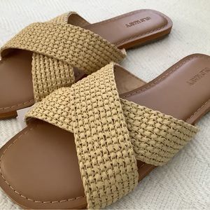 Old Navy slide on sandals size 8